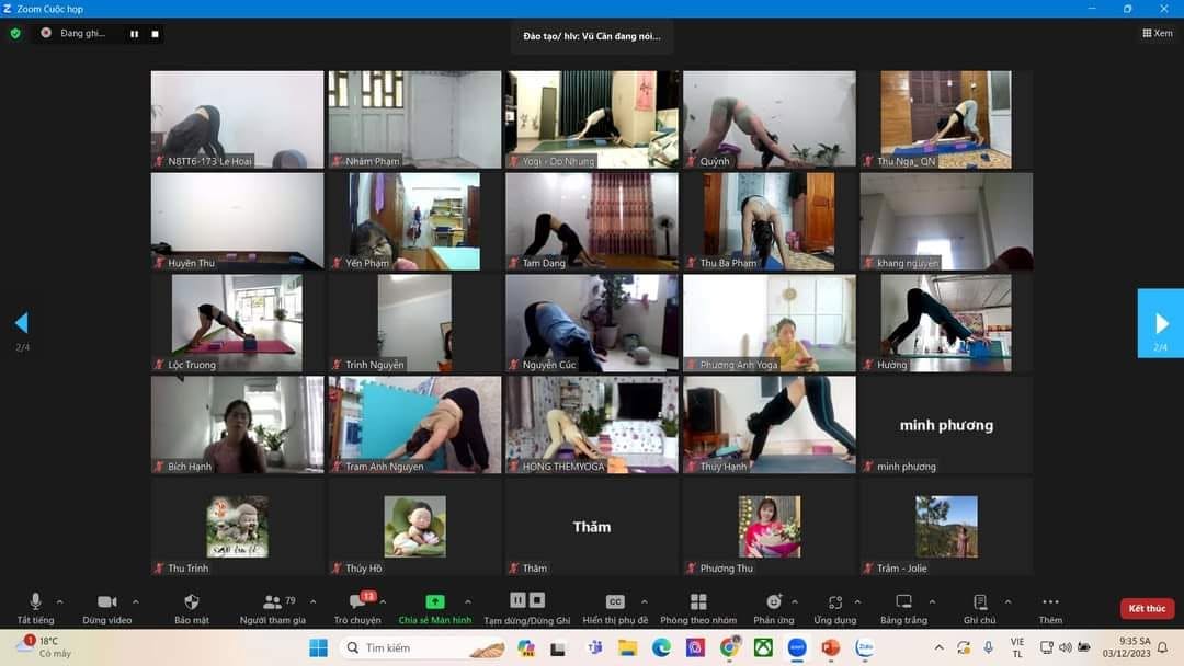 Lớp yoga online qua Zoom với gần 80 học viên cùng tập